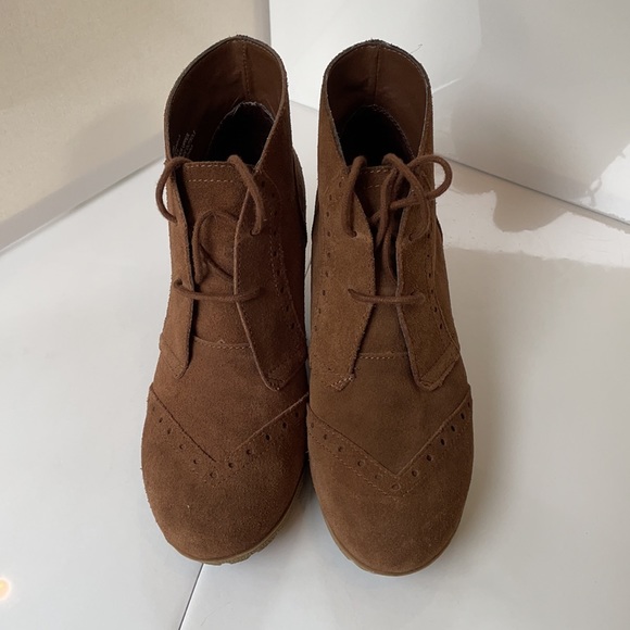 Rust suede wedge wingtip booties - Picture 3 of 7